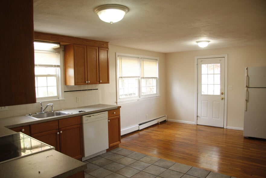 Building Photo - 6 Dragon Ct Cir