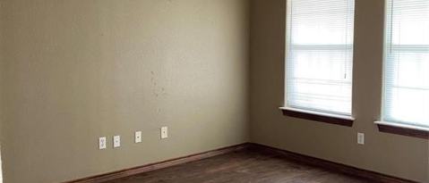 Building Photo - 10910 Shady Oaks Dr