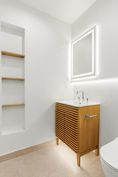 2nd batroom - 7314 Fallbrook Ave