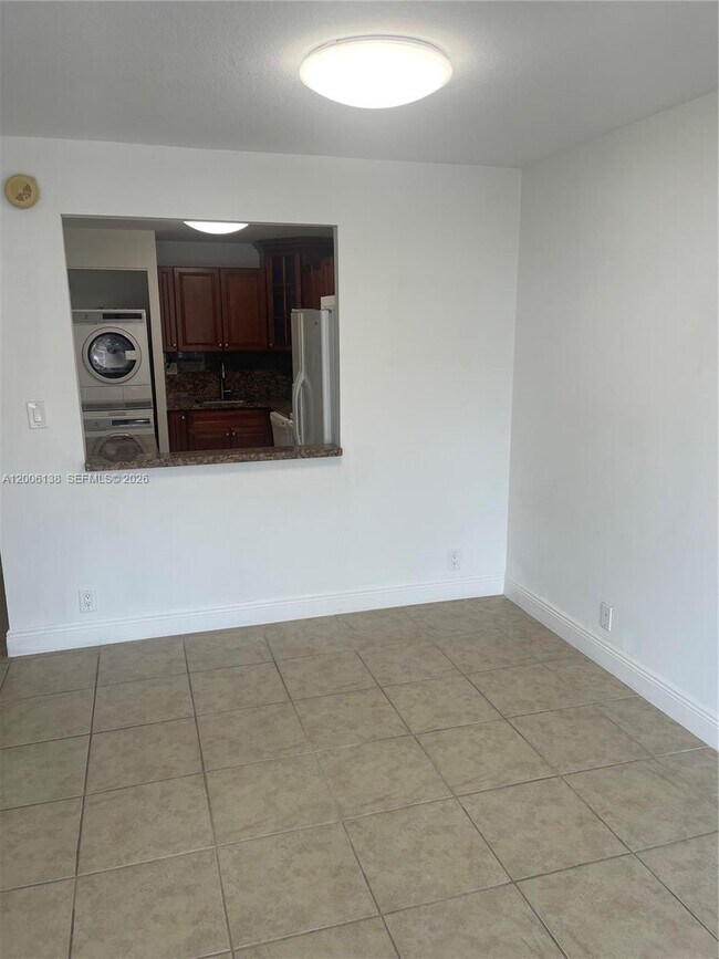 Building Photo - 1901 Brickell Ave