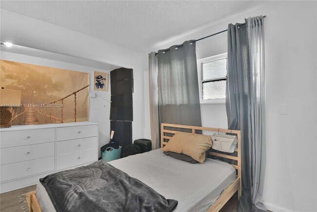 Building Photo - 1331 Lincoln Rd