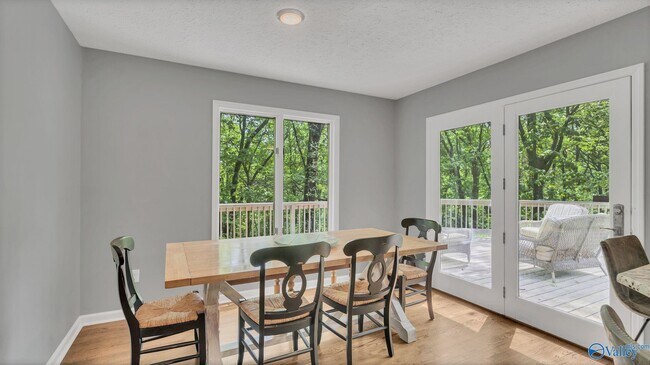 Building Photo - 511 Rainbow Dr