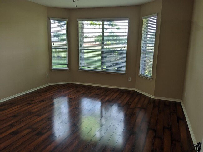 Building Photo - 10430 Lyndon Meadows Dr