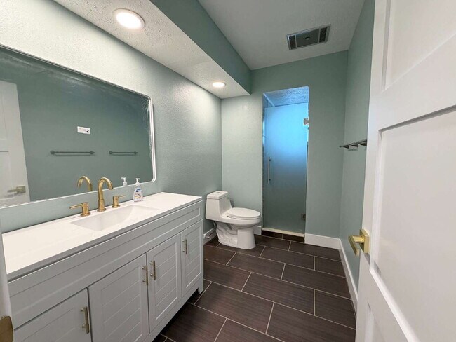 Building Photo - "Waterfront Home with Dock! 3-Bedroom Oasis with 2 Baths and 1,800 Sq Ft of Comfort in Hudson, FL!"