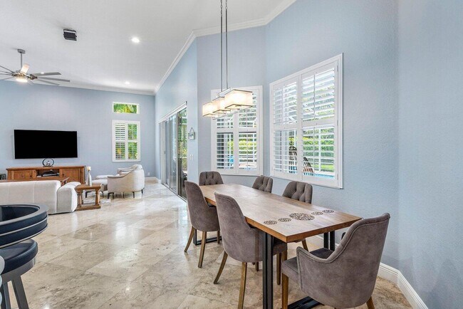 Building Photo - 4675 Manderly Dr