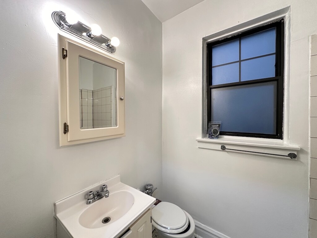 Building Photo - 4828 N Damen Ave