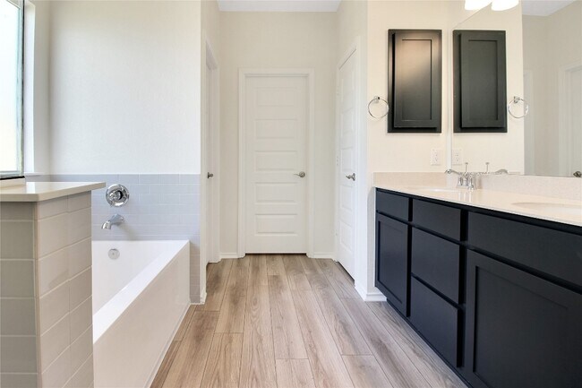 Building Photo - 101 Unforgiven Ln