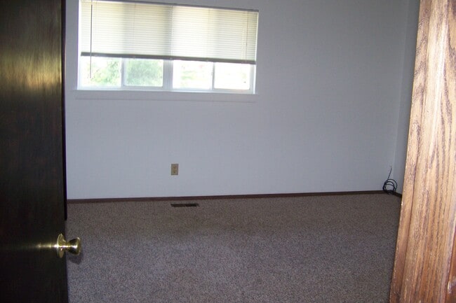 Building Photo - 111 Pin Oak Dr