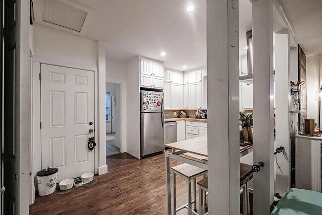 Building Photo - Beautiful 2-Bedroom Apartment – Quiet, Private Setting in Westbrook, Available September 1st