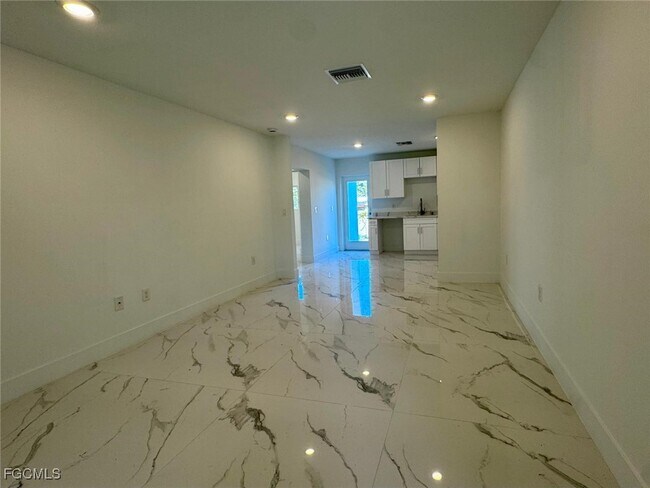 Building Photo - 424 Alabama Rd S