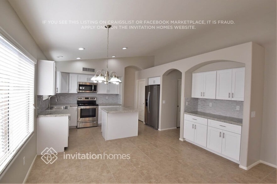 Building Photo - 12439 W Rancho Dr