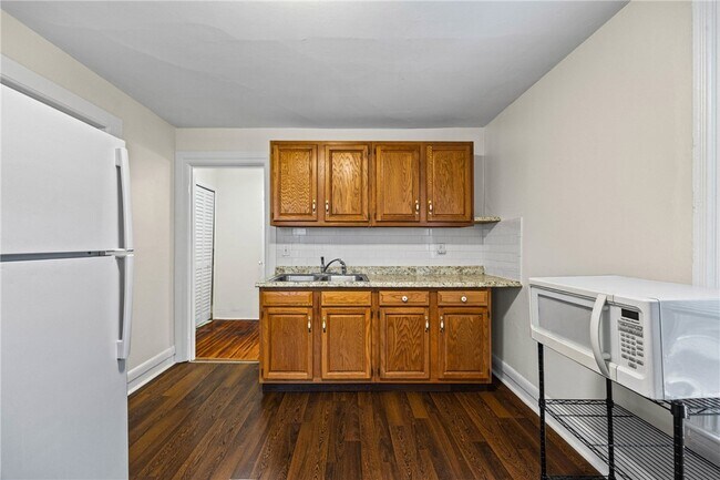 Building Photo - 75 Hamilton St