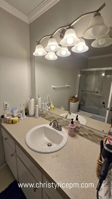 Building Photo - 11010 NE 68th St