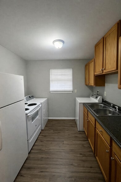 Building Photo - 1576 20th St N