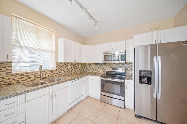 Building Photo - 12543 SW 119th Pl