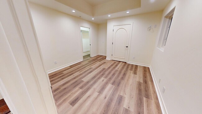 Building Photo - Spacious 4-bedroom 4.5 bath Home in a Gated Complex