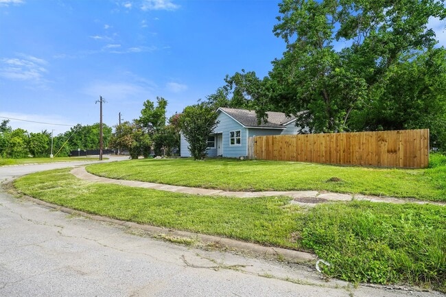 Building Photo - 1615 Hiller St