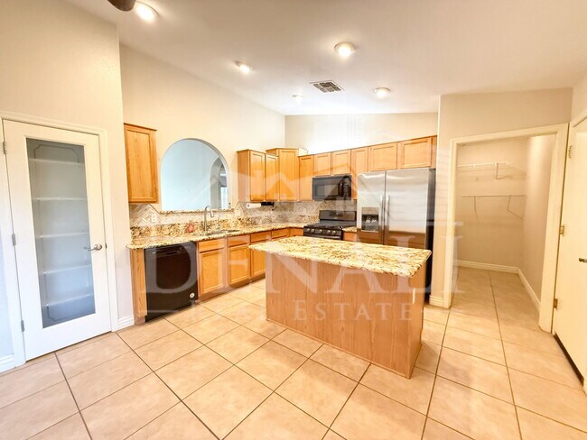 Building Photo - 4148 E Brighton Way