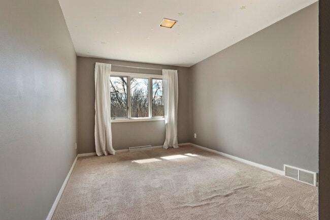 Building Photo - 6147 Taylor Ave