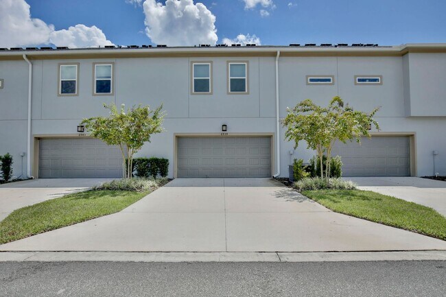 Building Photo - Stunning 3/2.5 Modern Townhome with a Priv...