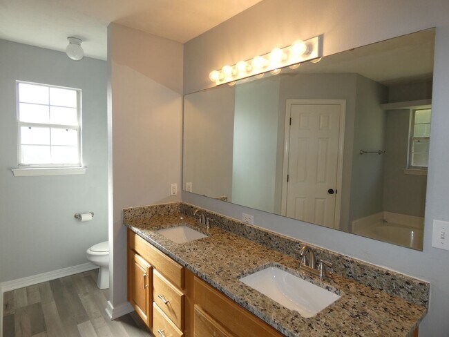 Building Photo - Spacious 3-Bedroom Home - Pace