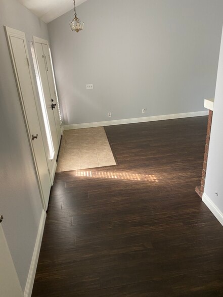 Building Photo - 12 Windy Hill Ln