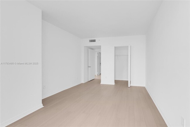 Building Photo - 21205 Yacht Club Dr