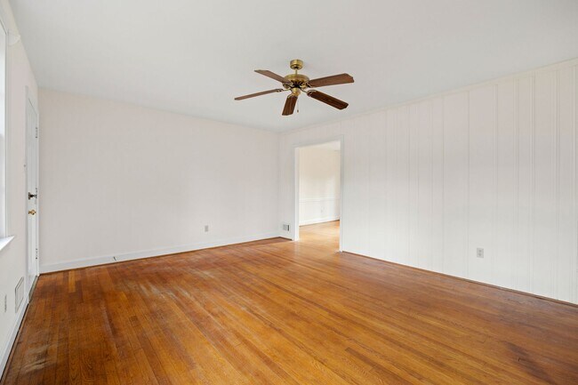 Building Photo - Stratford Hills Brick Ranch