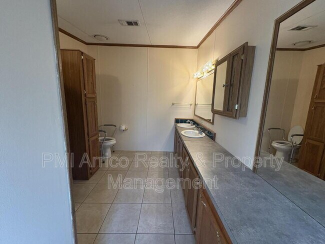 Building Photo - 616 Klickety Klak Ln