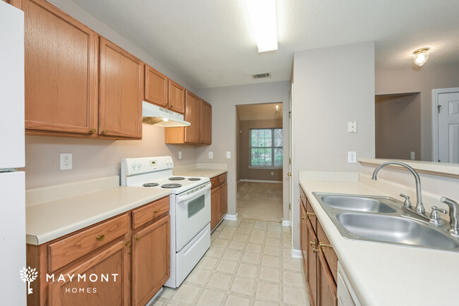 Building Photo - Charming 3-Bedroom Home