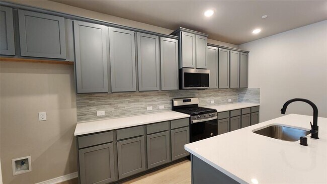 Building Photo - 8009 Scanlan Trl