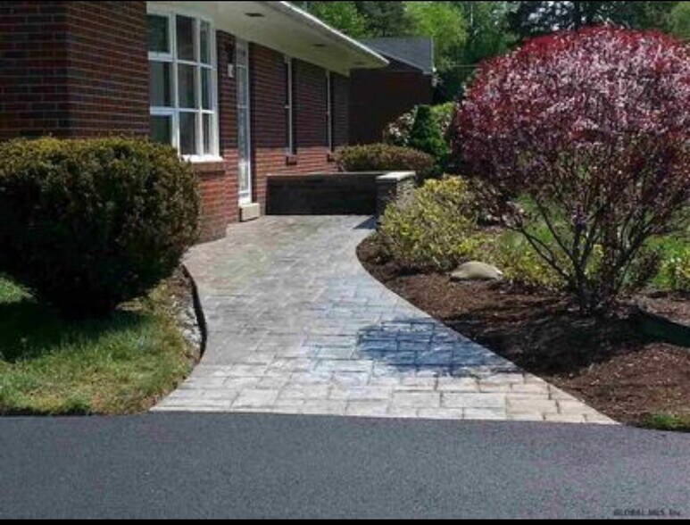 Building Photo - 36 Meadow Dr