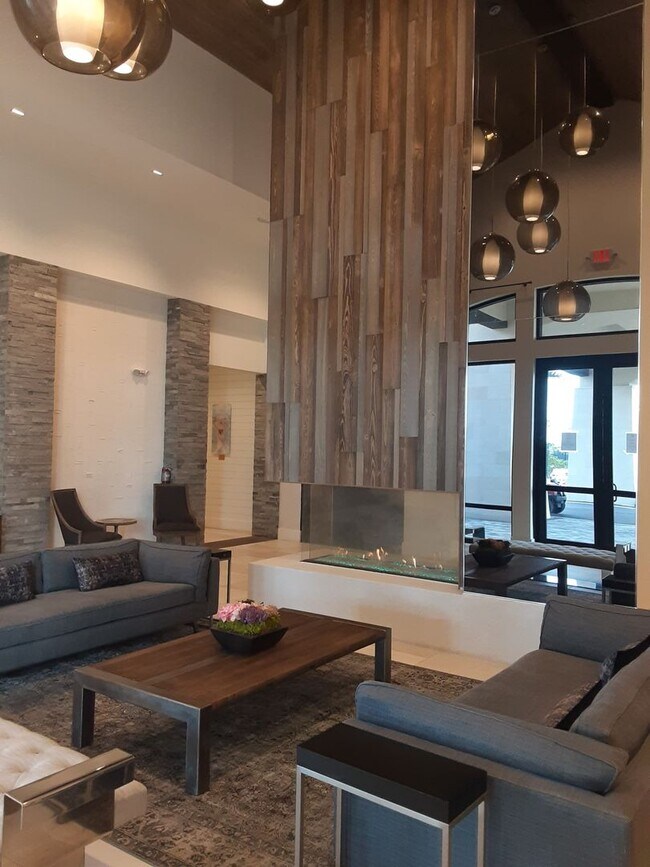 Building Photo - Annual/Seasonal/short term turnkey furnish...