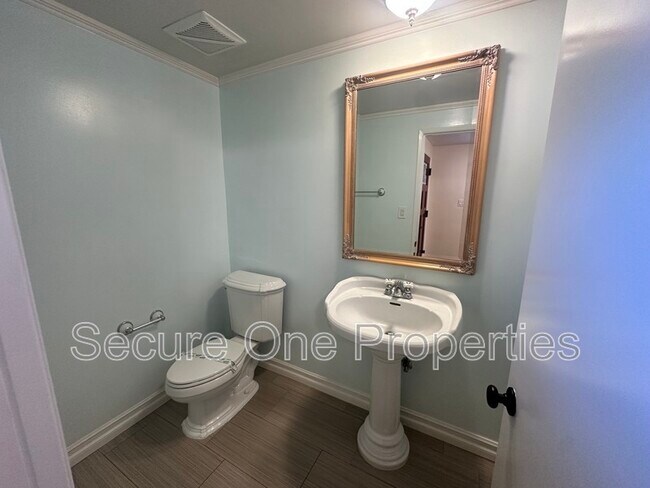 Building Photo - 23338 Los Encinos Way
