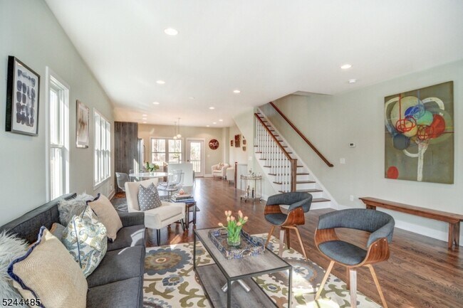 Building Photo - 92 Grove St