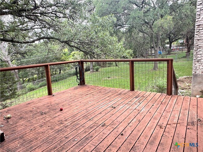 Building Photo - 202 Oak Ridge Dr
