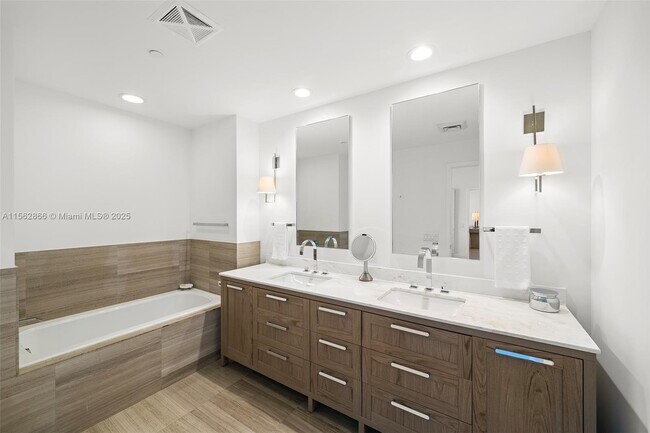 Building Photo - 360 Ocean Dr