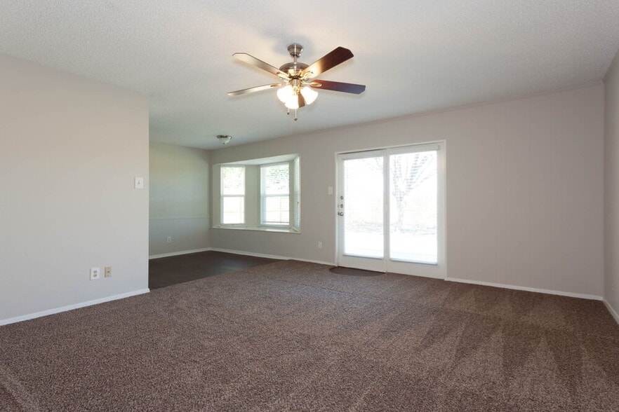 Building Photo - 6053 Herschel Dr