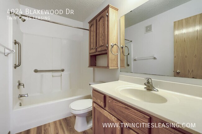 Building Photo - 4024 Blakewood Dr