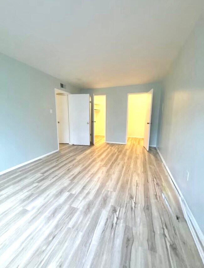 Building Photo - 2969 Four Towers Dr