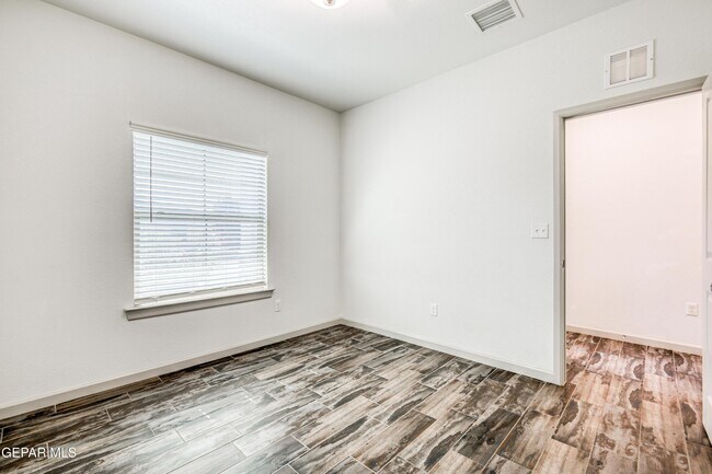 Building Photo - 6557 Toivoa Pl