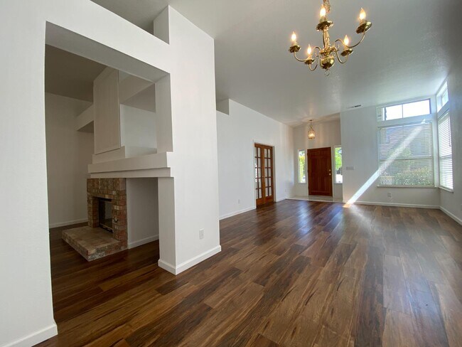 Building Photo - 1372 Chennault Ave