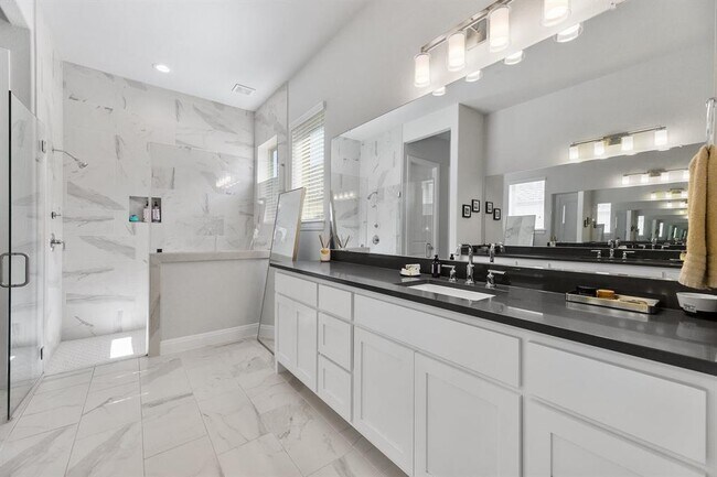 Building Photo - 304 Gulfton St