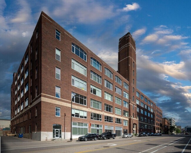 Building Photo - 700 N Washington Ave