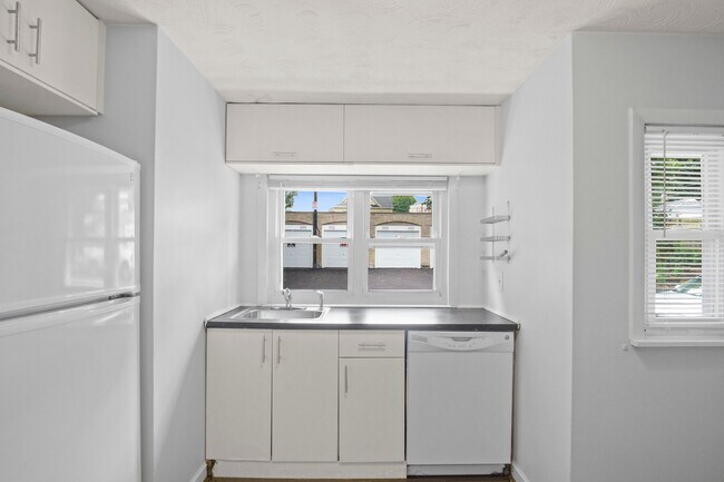 Building Photo - 25 Bailey St