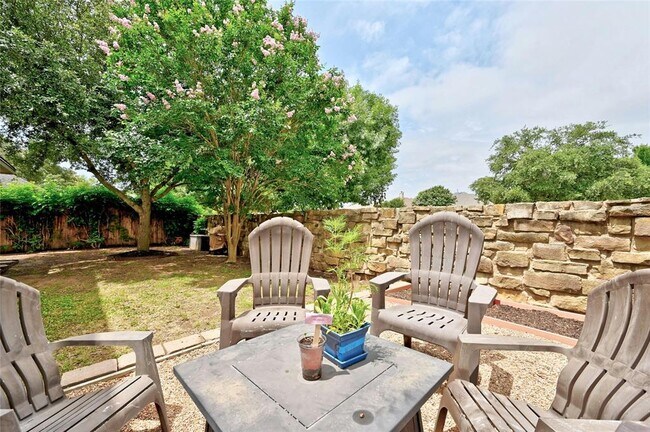 Building Photo - 130 Farm House Rd