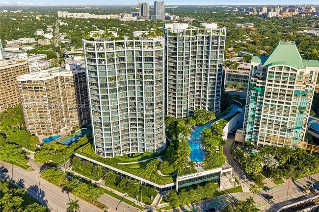 Building Photo - 2831 S Bayshore Dr