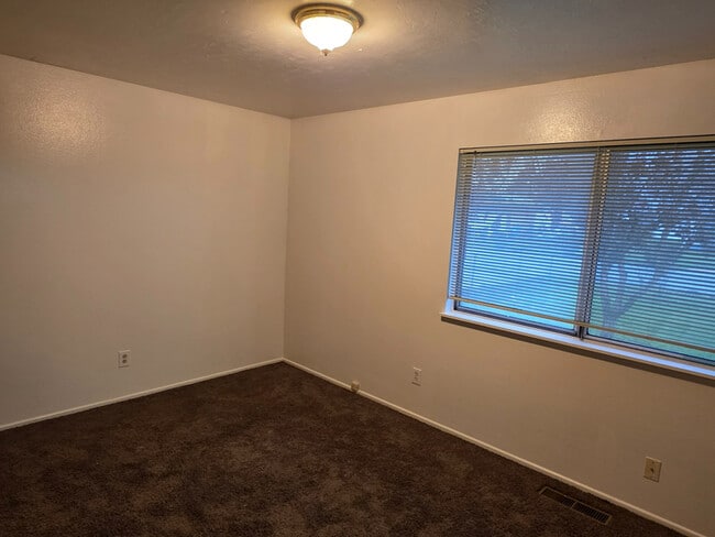 Building Photo - 231 Hawthorne St