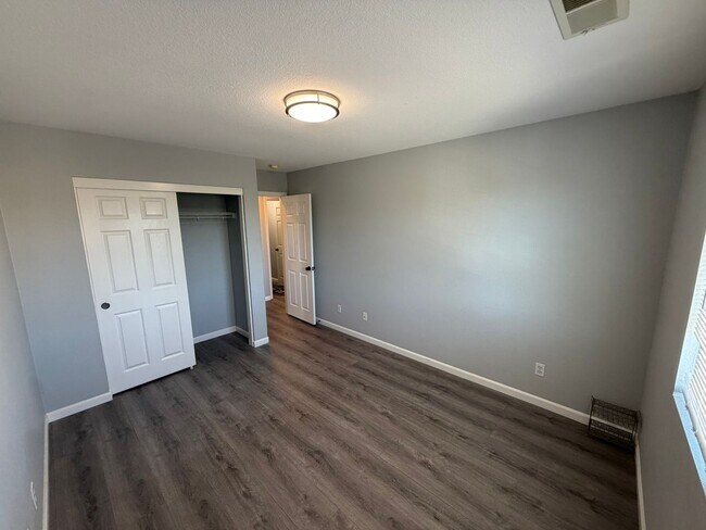Building Photo - AVAILABLE NOW! LEASE TODAY! 4 Bedroom 3 Bath Elk Grove Home with Bonus Room!