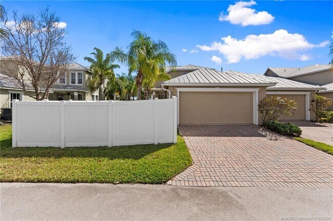 Building Photo - 10627 SW Cam Run